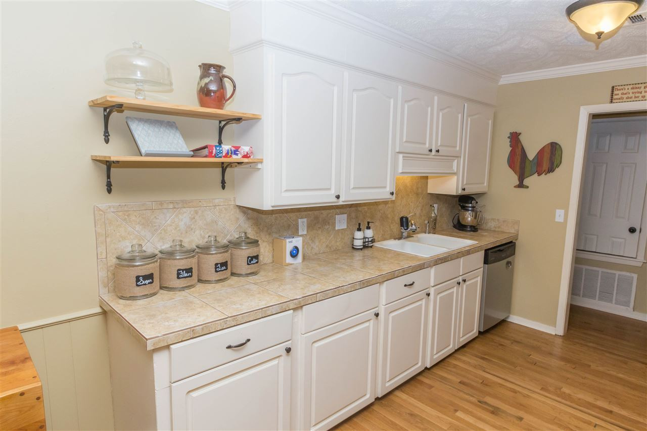 201 Bay Road Brandon, MS 39047 - Photo 7 of 23 Another view of the kitchen