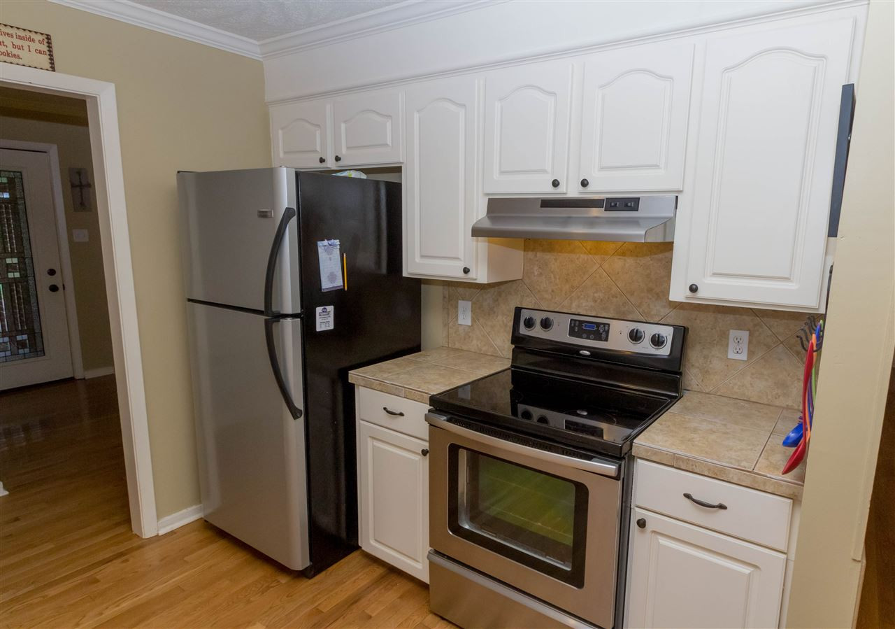 201 Bay Road Brandon, MS 39047 - Photo 8 of 23 Another view of the kitchen