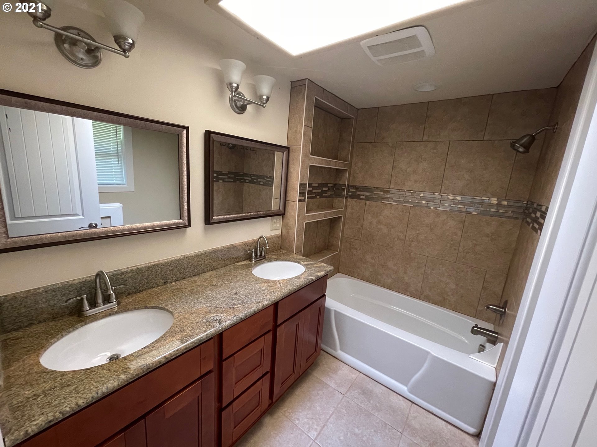 3128 Southwest Huber Street Portland, OR 97219 - Photo 18 of 22 Gallery Image 18