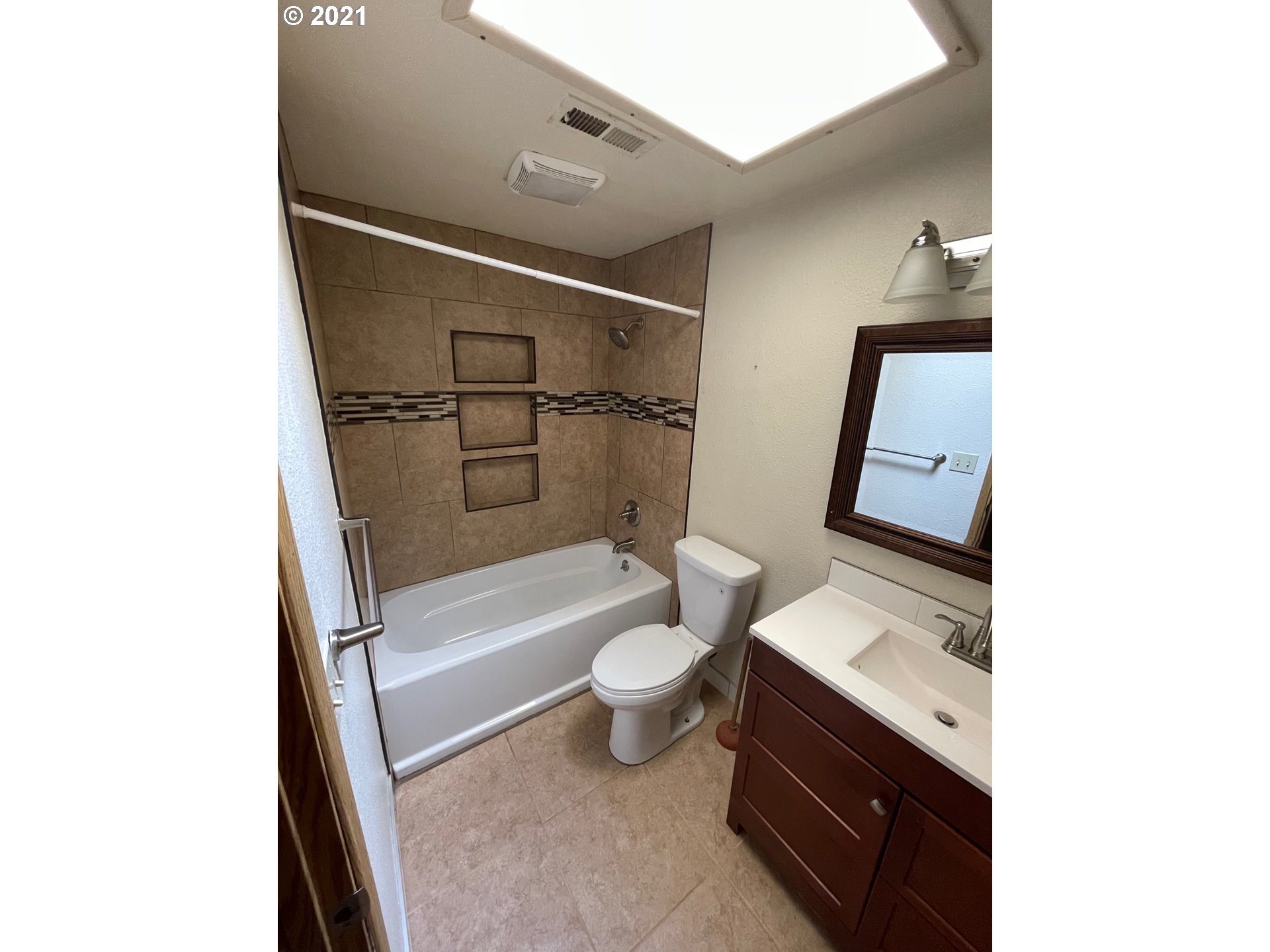 3128 Southwest Huber Street Portland, OR 97219 - Photo 19 of 22 Gallery Image 19