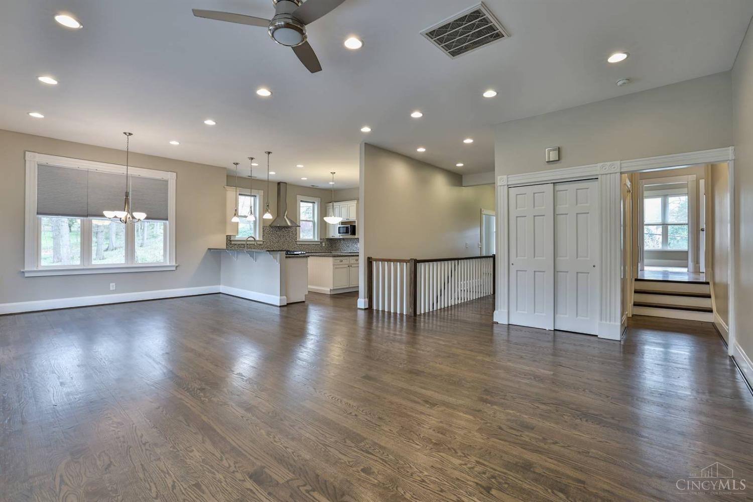 257 Compton Road Wyoming, OH 45215 - Photo 13 of 65