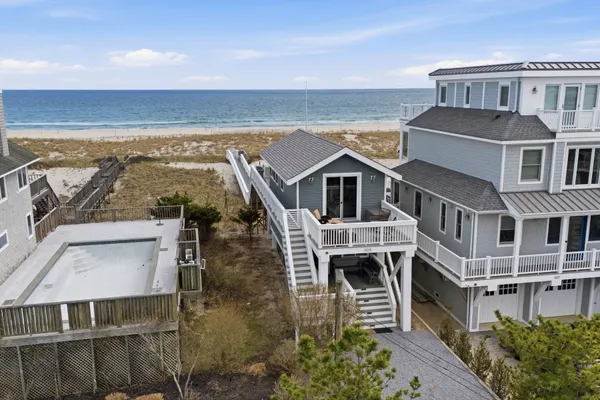 $3,998,000 | 905 Dune Road, West Hampton Dunes, NY 11978