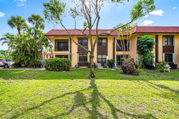 $215,000 | 5975 Forest Hill Boulevard, Unit 106, West Palm Beach, FL 33415