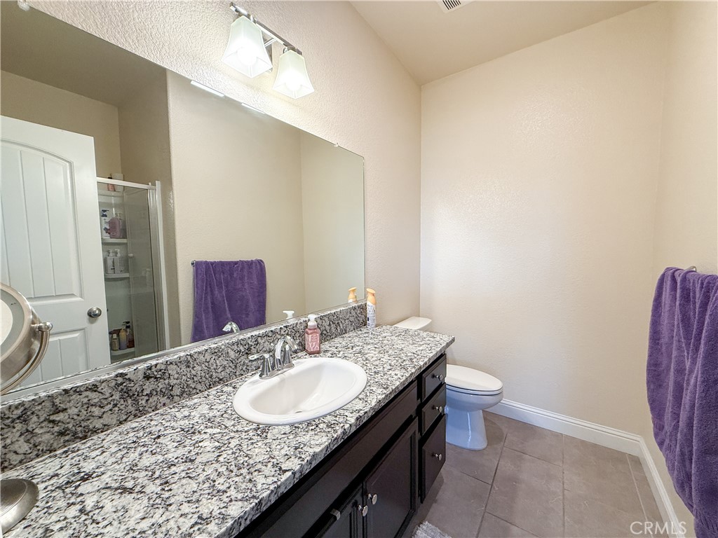 4407 Kerr Court Merced, CA 95348 - Photo 15 of 30 Upstairs Secondary Suite Bathroom