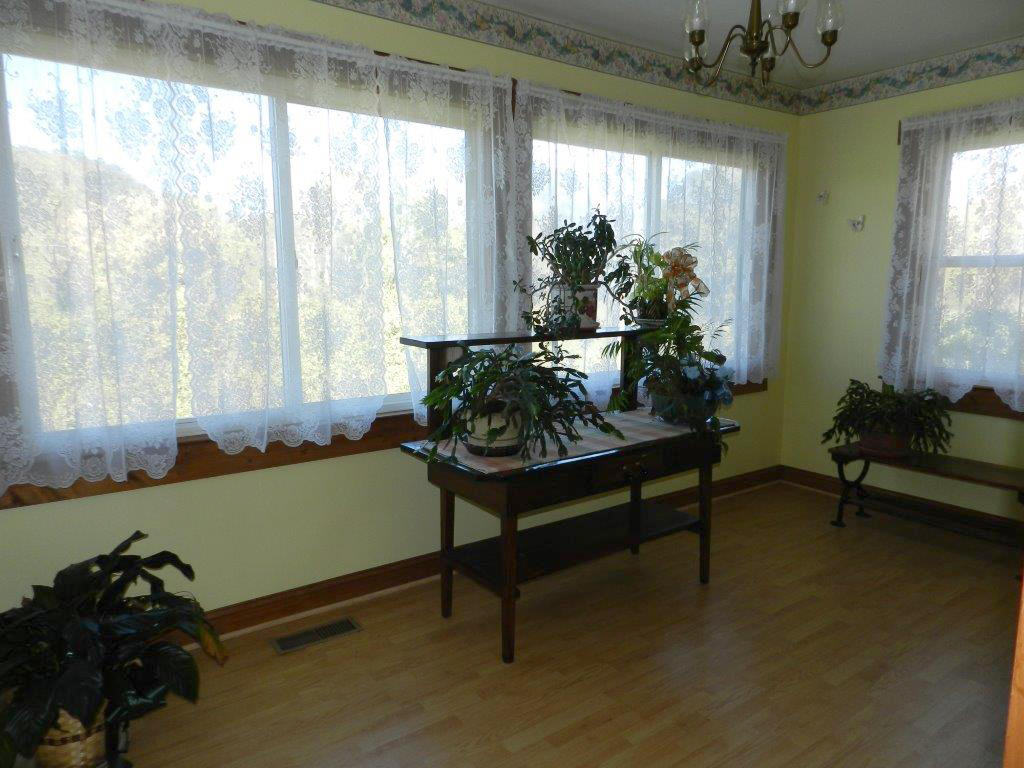 539 Gala Loop Road Eagle Rock, VA 24085 - Photo 10 of 31 Sunroom