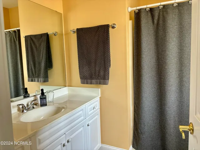 $2,795 | 211 Silver Sloop Way, Carolina Beach, NC 28428