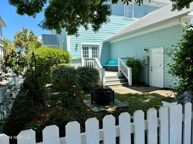 $2,795 | 211 Silver Sloop Way, Carolina Beach, NC 28428