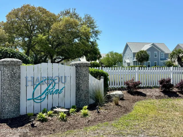 $2,795 | 211 Silver Sloop Way, Carolina Beach, NC 28428