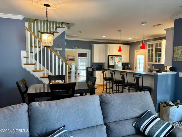 $2,795 | 211 Silver Sloop Way, Carolina Beach, NC 28428