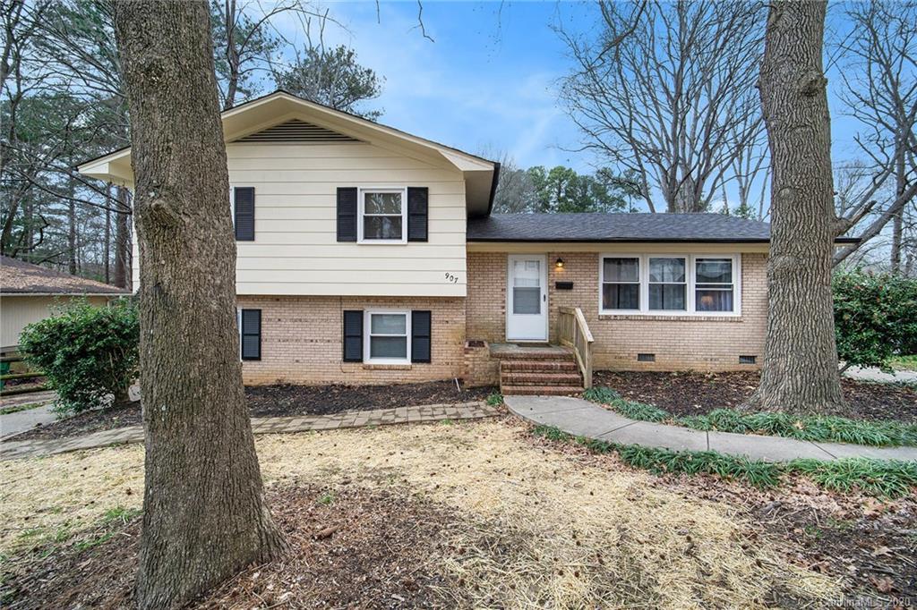 907 Log Cabin Road Charlotte, NC 28213 - Photo 1 of 30 Gallery Image 1