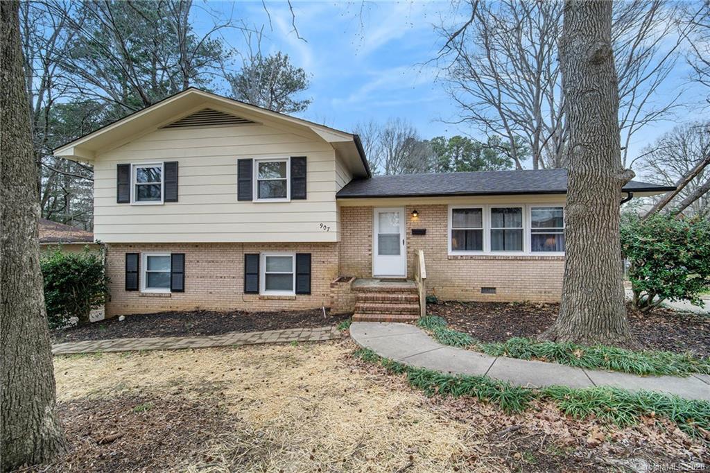 907 Log Cabin Road Charlotte, NC 28213 - Photo 2 of 30 Gallery Image 2
