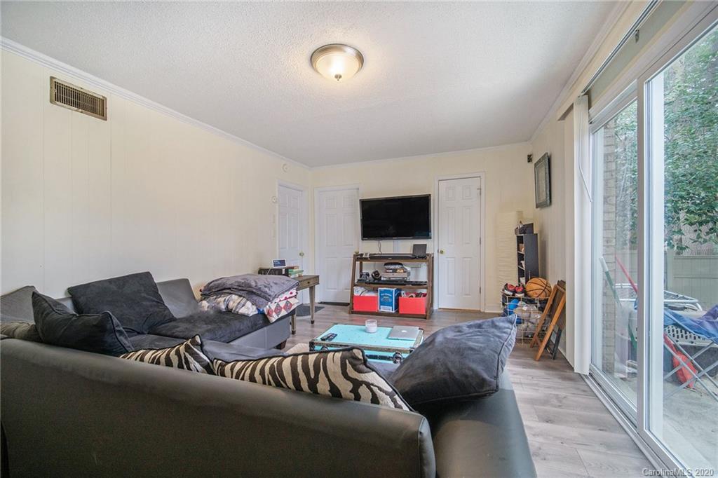 907 Log Cabin Road Charlotte, NC 28213 - Photo 15 of 30 Gallery Image 15