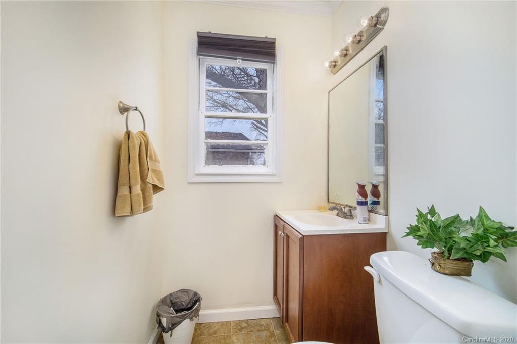 907 Log Cabin Road Charlotte, NC 28213 - Photo 18 of 30 Gallery Image 18