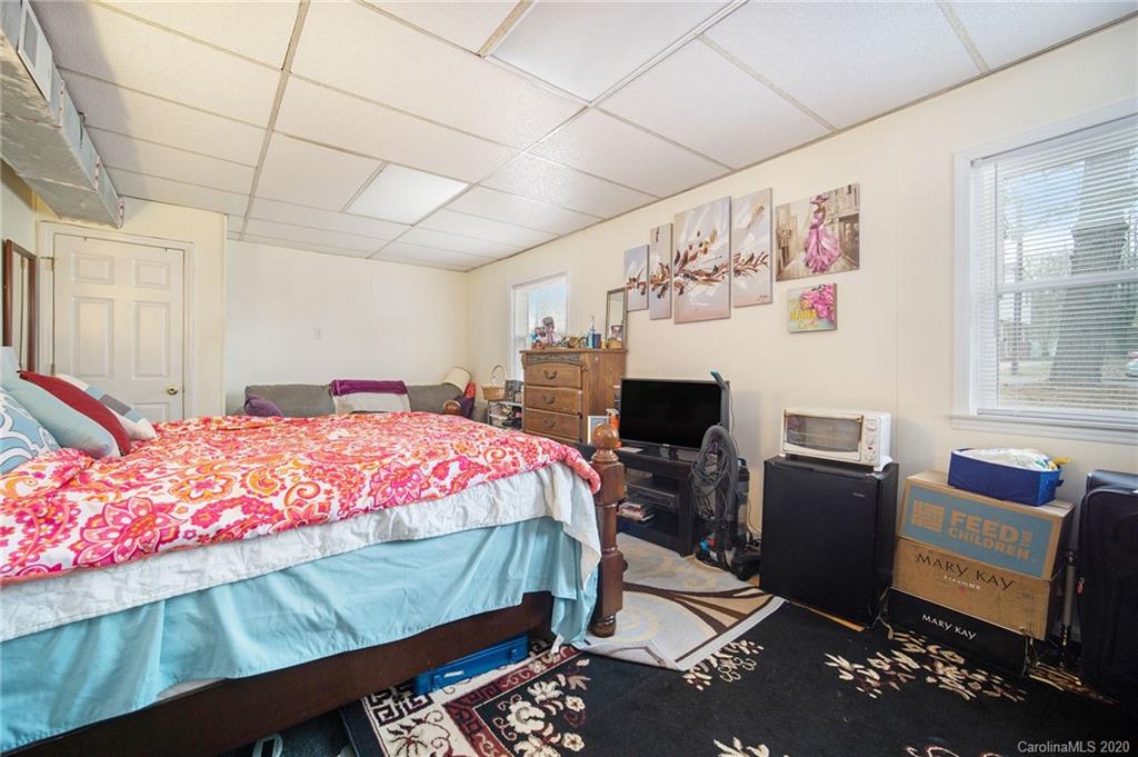 907 Log Cabin Road Charlotte, NC 28213 - Photo 19 of 30 Gallery Image 19