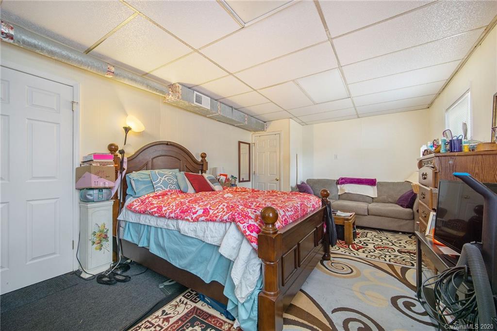 907 Log Cabin Road Charlotte, NC 28213 - Photo 20 of 30 Gallery Image 20