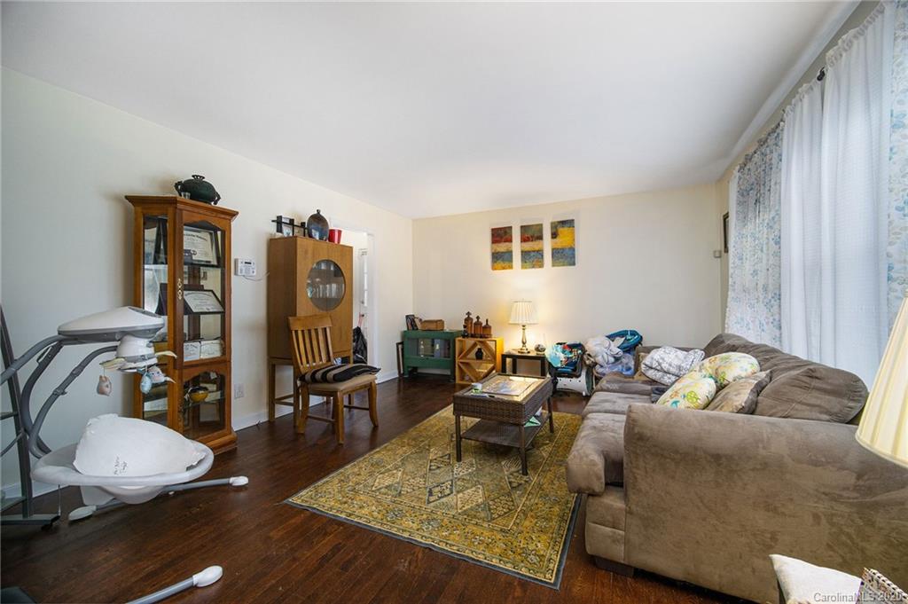 907 Log Cabin Road Charlotte, NC 28213 - Photo 4 of 30 Gallery Image 4