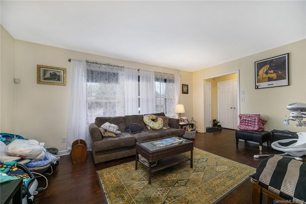 907 Log Cabin Road Charlotte, NC 28213 - Photo 6 of 30 Gallery Image 6