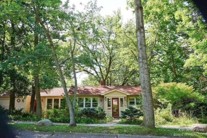 611 Robin Road Ann Arbor, MI 48103 - Photo 1 of 31 01 c