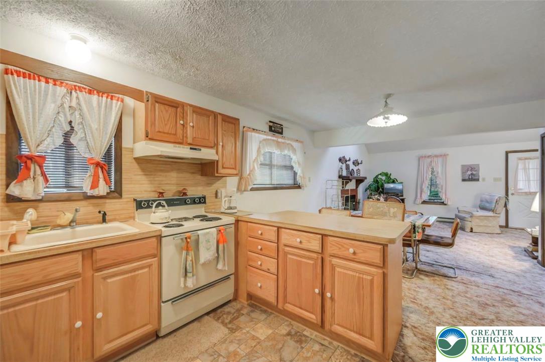244 Lake Road Tobyhanna, PA 18466 - Photo 16 of 48 Kitchen Into Dining Area