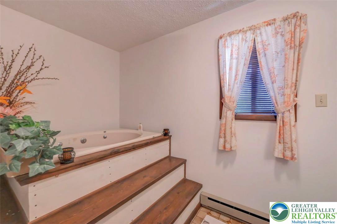 244 Lake Road Tobyhanna, PA 18466 - Photo 21 of 48 Master Bath w/ Soaking Tub