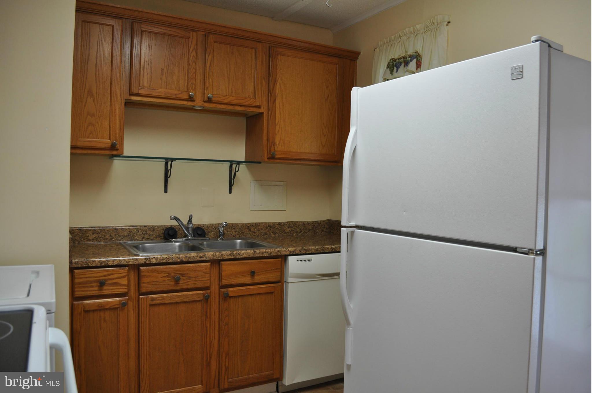908 Alexis Road Woodbridge, VA 22191 - Photo 11 of 21 Kitchen