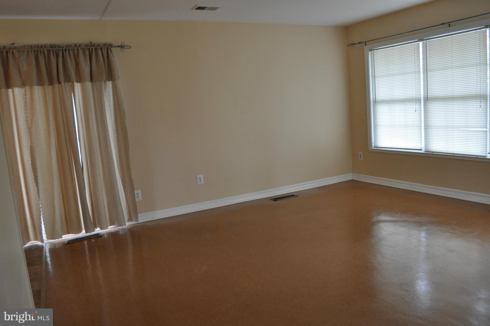 908 Alexis Road Woodbridge, VA 22191 - Photo 17 of 21 Living Room