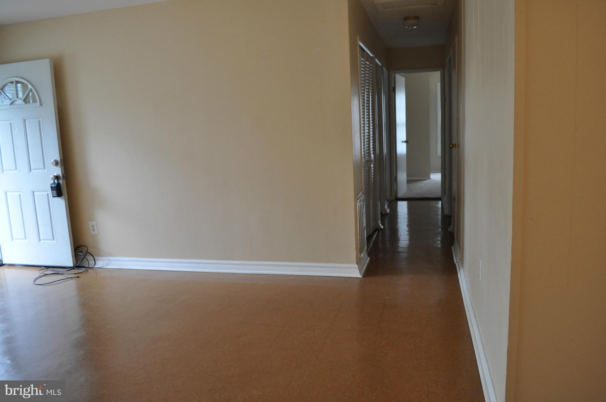 908 Alexis Road Woodbridge, VA 22191 - Photo 19 of 21 Living Room