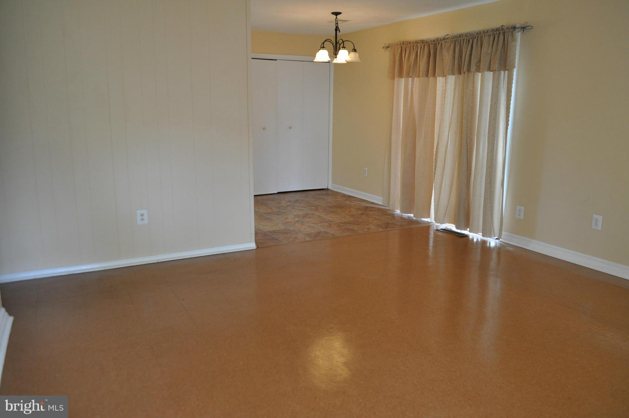 908 Alexis Road Woodbridge, VA 22191 - Photo 20 of 21 Living Room