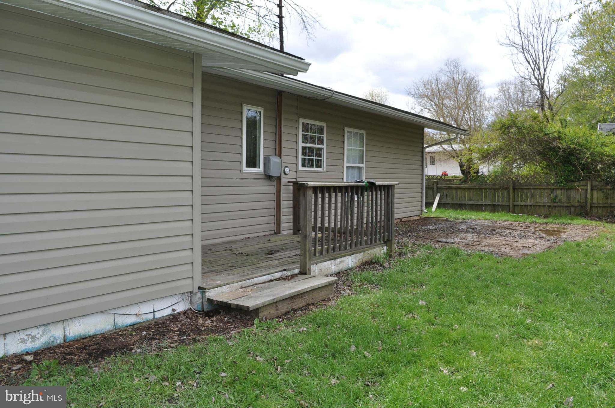 908 Alexis Road Woodbridge, VA 22191 - Photo 8 of 21 Exterior (Rear)