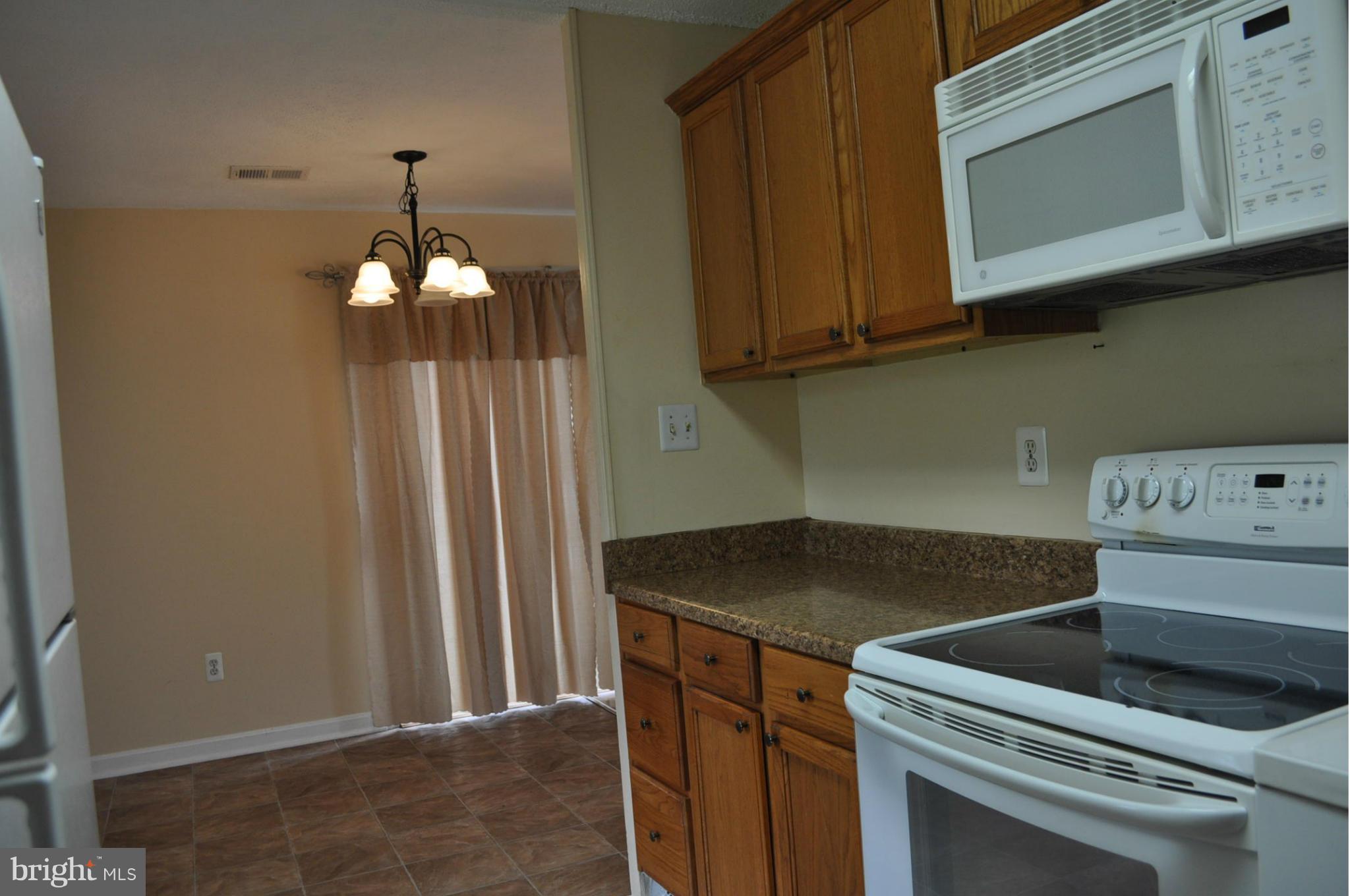 908 Alexis Road Woodbridge, VA 22191 - Photo 10 of 21 Kitchen
