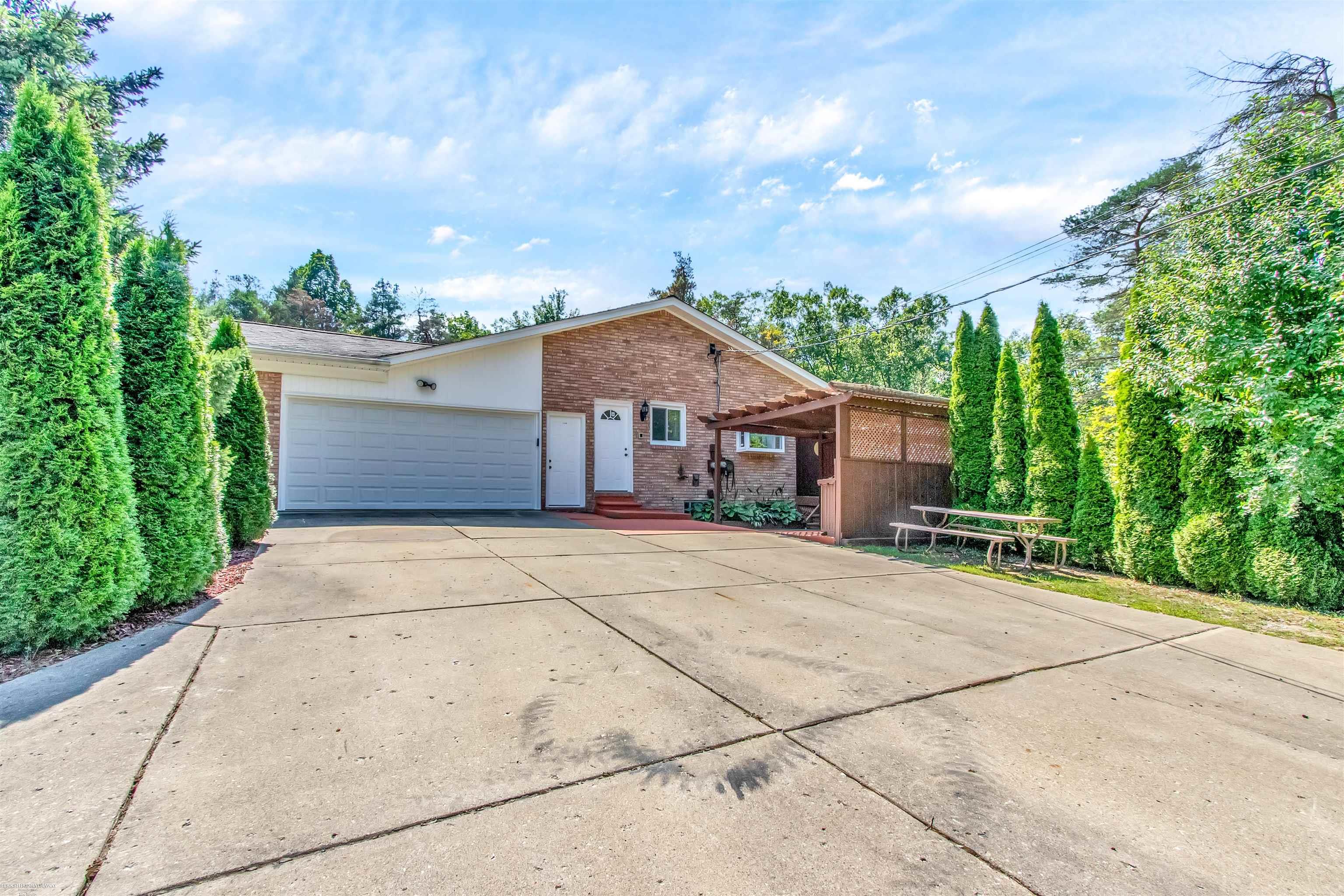 801 Townsend Road Leonard, MI 48367 - Photo 4 of 54