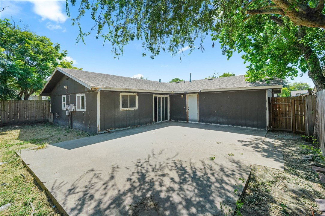 1806 Melisa Lane Corpus Christi, TX 78412 - Photo 13 of 13 front view of a house with a yard