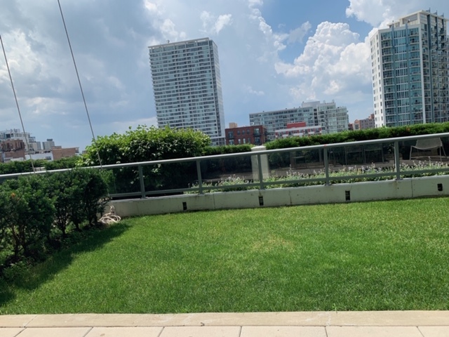 1629 South Prairie Avenue, Unit 708 Chicago, IL 60616 - Photo 3 of 7 a view of a swimming pool with a yard