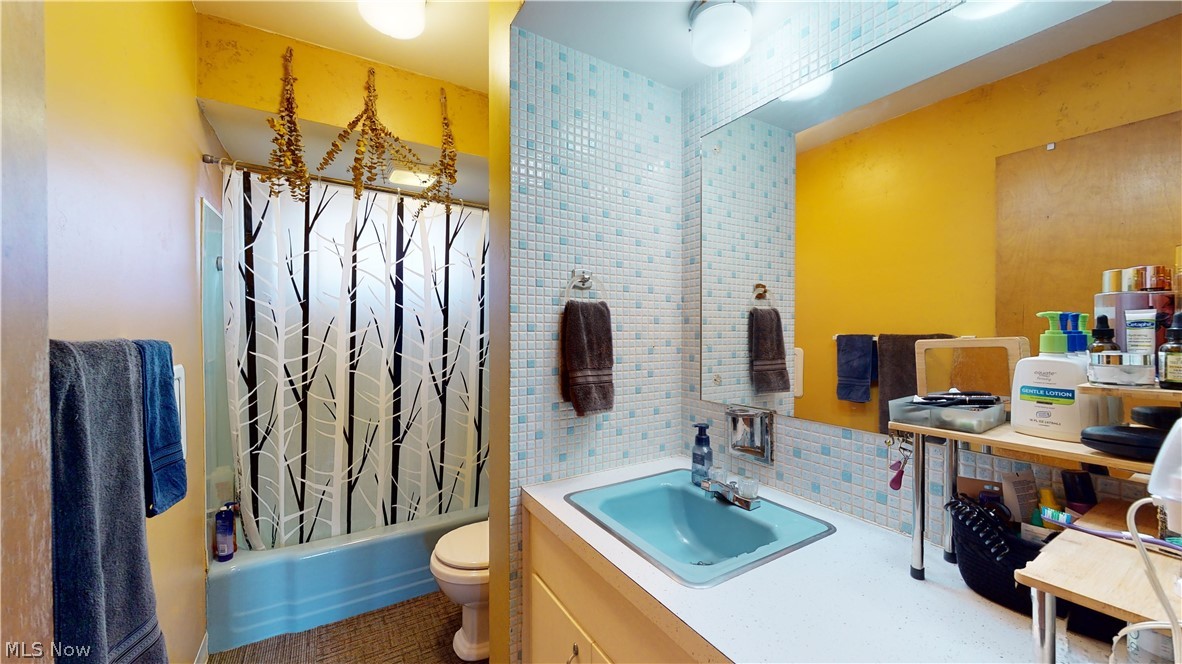 1627 Romona Road Akron, OH 44305 - Photo 17 of 35 First floor bathroom.