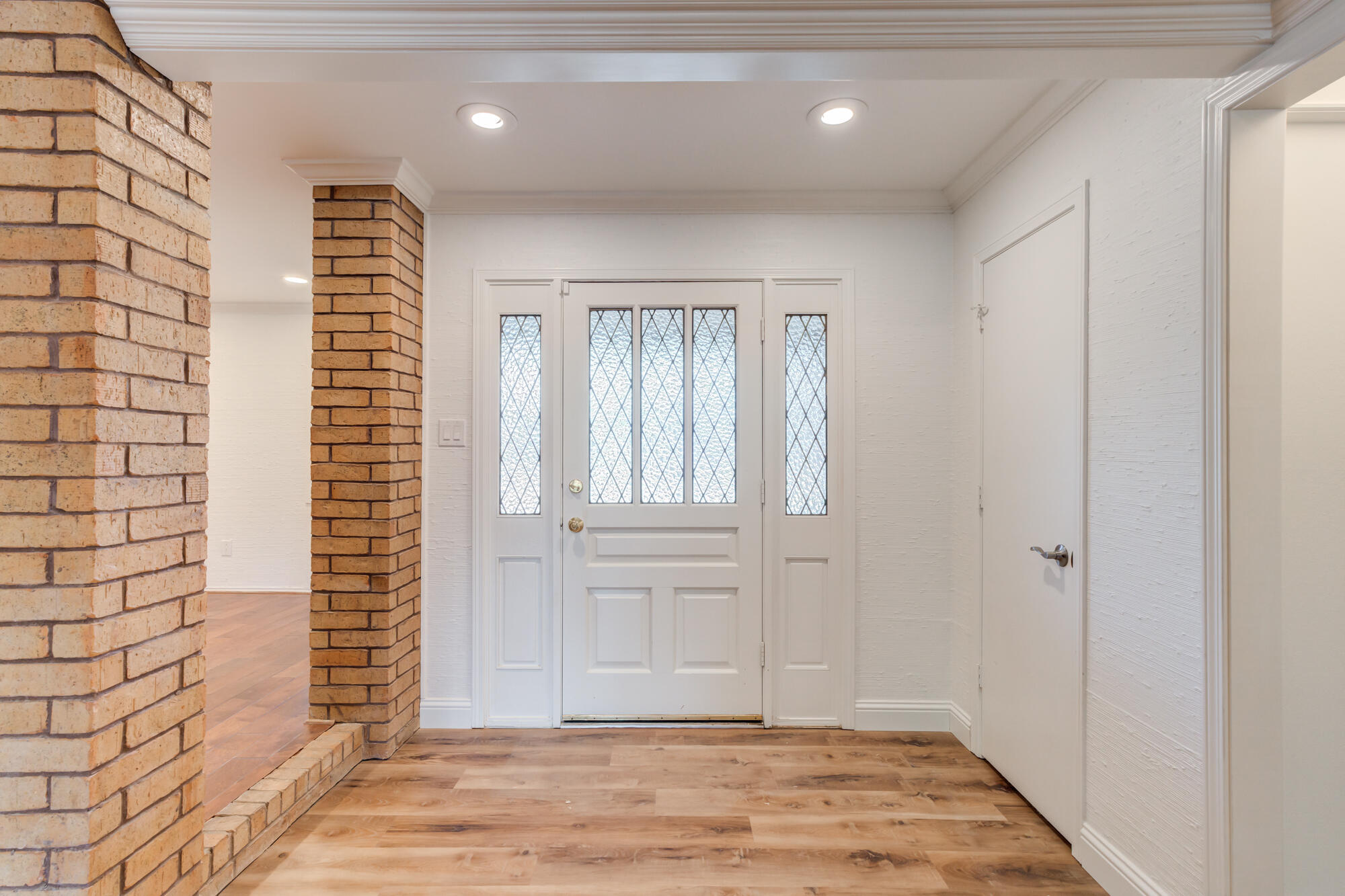 4414 89th Street Lubbock, TX 79424 - Photo 6 of 56 4414-89th-St_Lubbock-TX_6_Entryway
