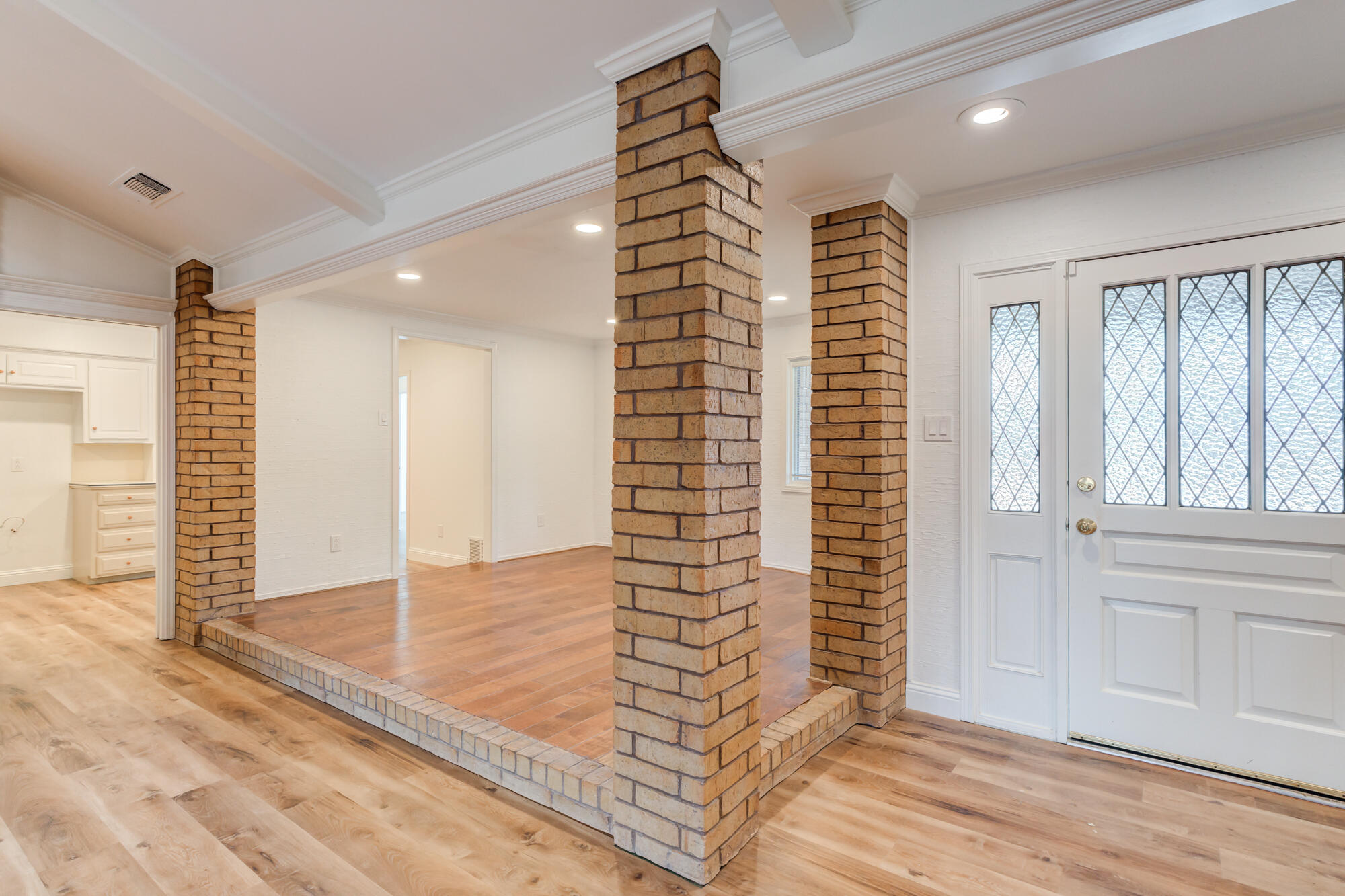 4414 89th Street Lubbock, TX 79424 - Photo 7 of 56 4414-89th-St_Lubbock-TX_7_Entryway