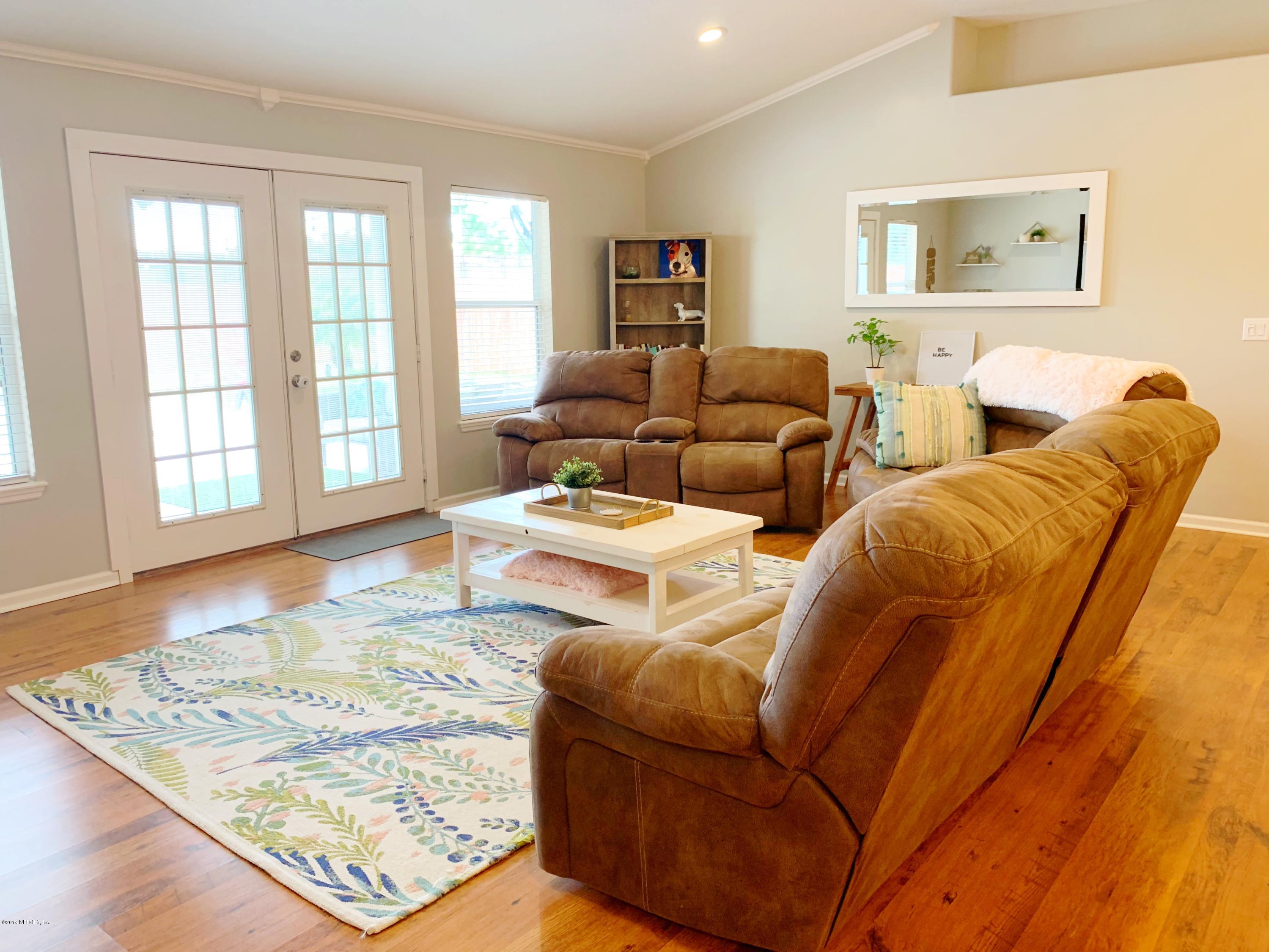 10345 Sugar Grove Road Jacksonville, FL 32221 - Photo 15 of 36 a living room with furniture and a rug