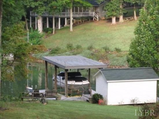 260 Fingerlake Road Penhook, VA 24137 - Photo 4 of 139 Dock & Storage!