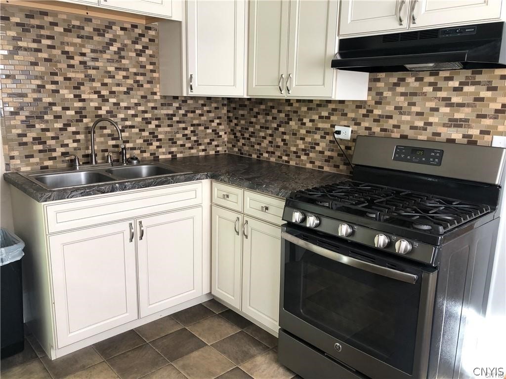 947 Wadsworth Street Syracuse, NY 13208 - Photo 3 of 20