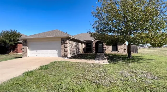 $2,100 | 928 Carlin Lane, Burleson, TX 76028