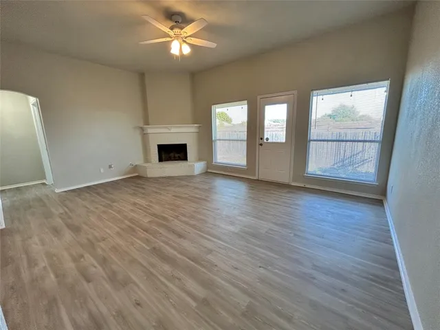 $2,100 | 928 Carlin Lane, Burleson, TX 76028