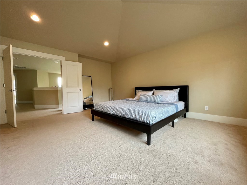 257 Vashon Avenue Northeast Renton, WA 98059 - Photo 11 of 23