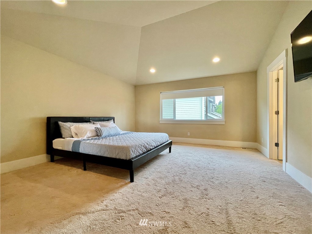 257 Vashon Avenue Northeast Renton, WA 98059 - Photo 12 of 23