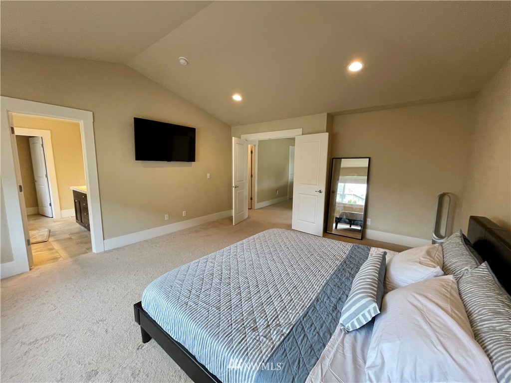 257 Vashon Avenue Northeast Renton, WA 98059 - Photo 13 of 23