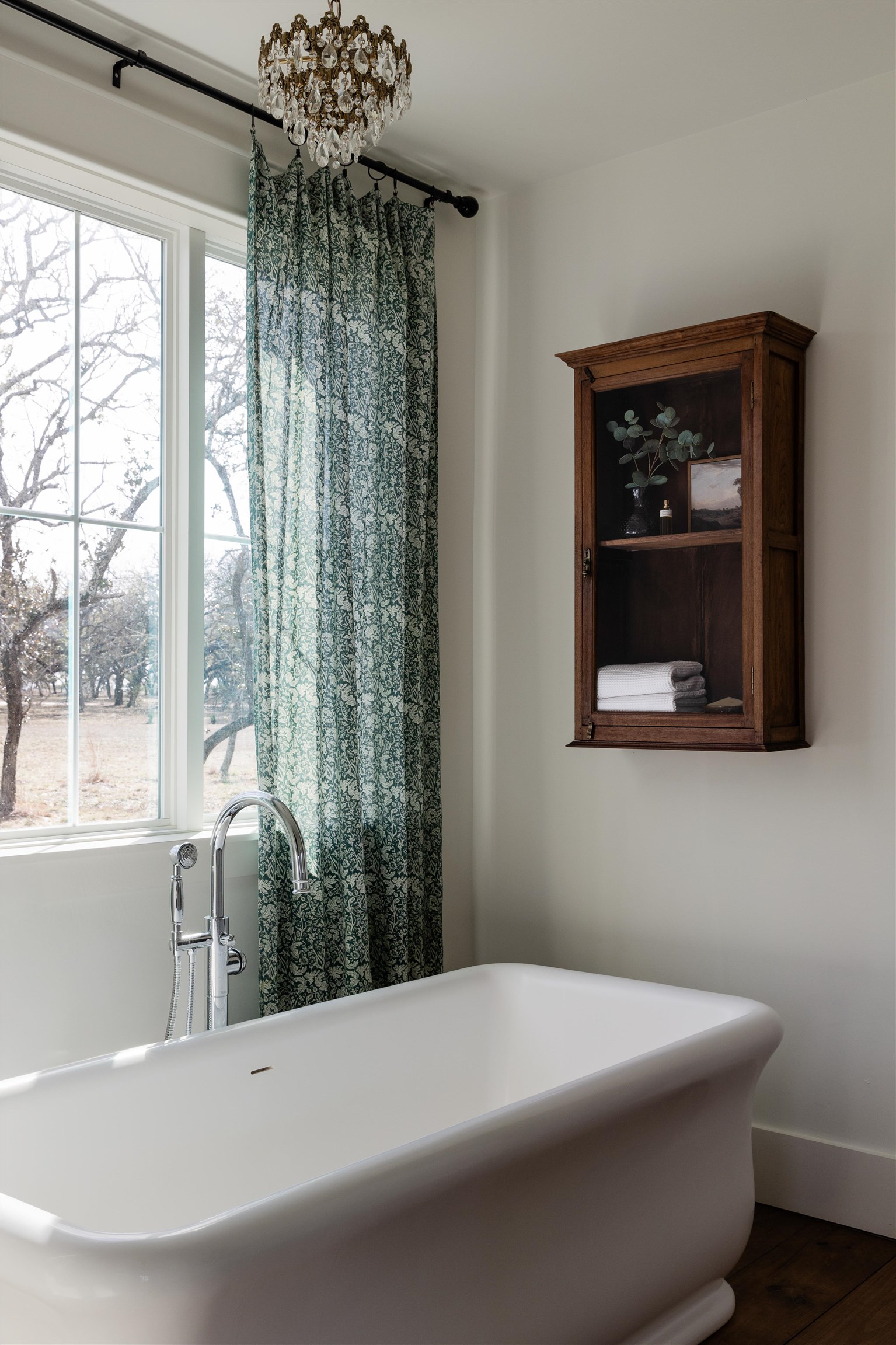 167 Sable Pass Lampasas, TX 76550 - Photo 16 of 30 a bathroom with a bathtub and a shower