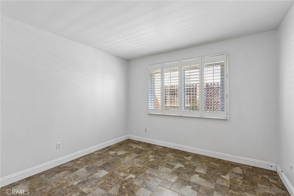 42 Kanan Road Oak Park, CA 91377 - Photo 25 of 69 Gallery Image 25