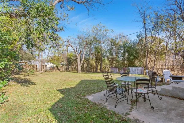 a view of a backyard with table and chairs