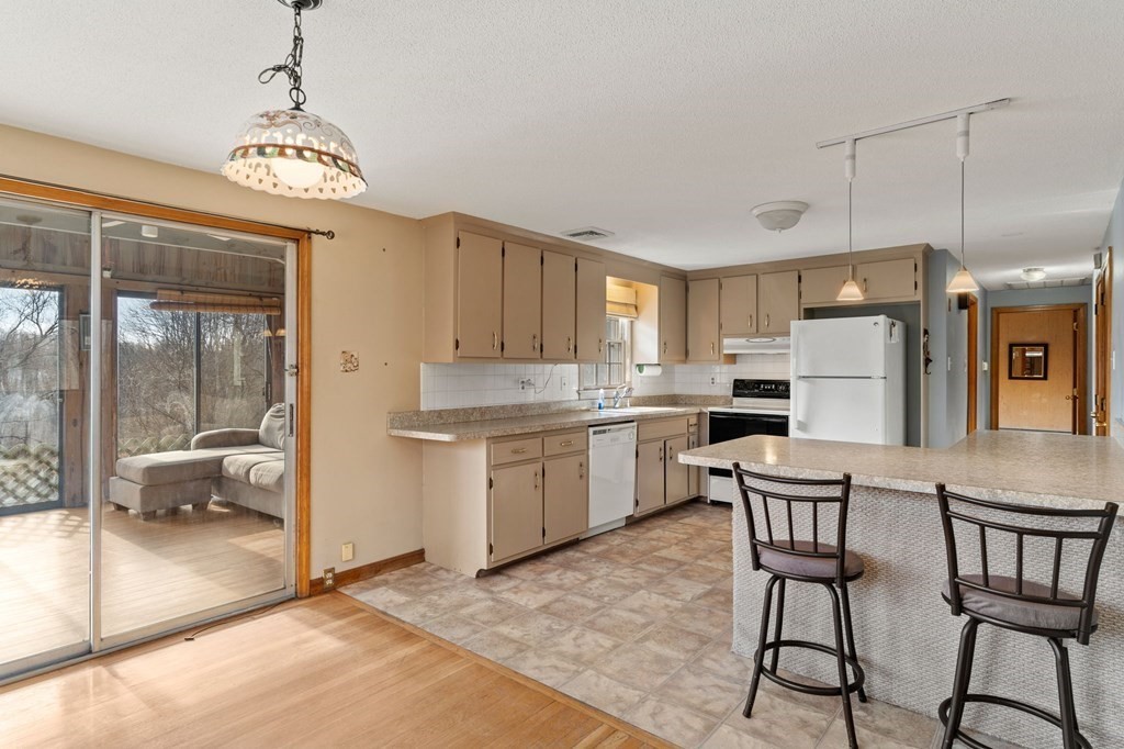 550 Chadwick Road Haverhill, MA 01835 - Photo 2 of 27 Gallery Image 2
