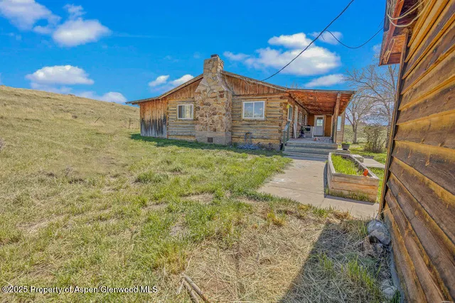 a view of an outdoor space