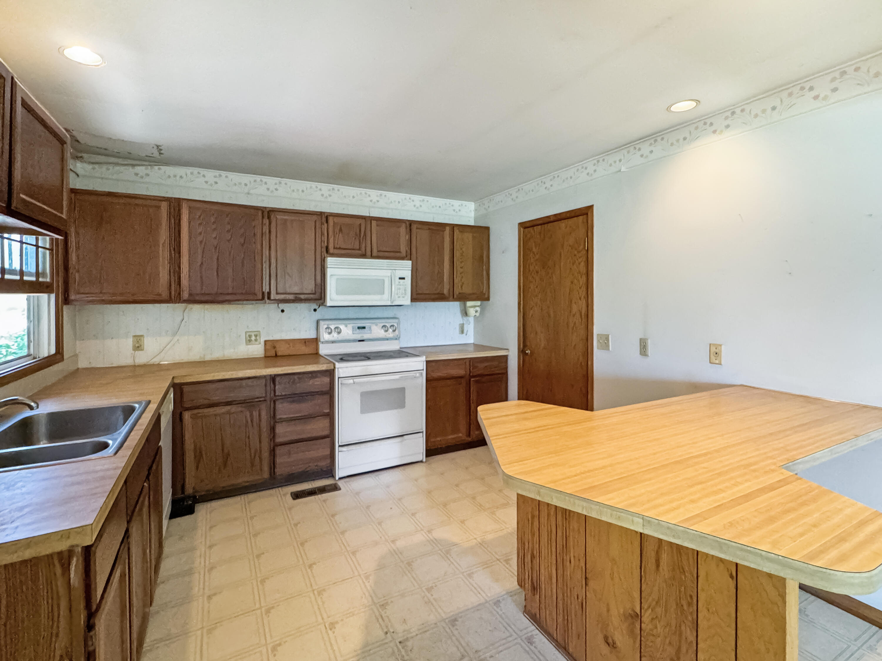 5831 Belding Road Northeast Rockford, MI 49341 - Photo 12 of 36 22ca9e1e22398f2998055a48a31c342cb3964a89